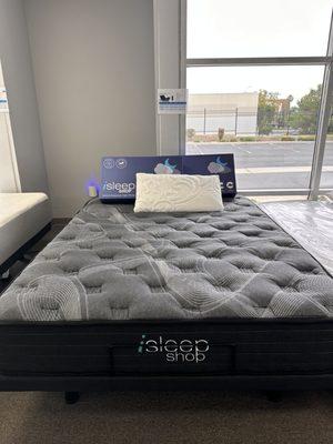 New Queen mattress with cooling pillow