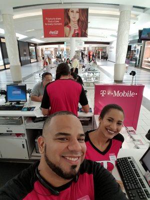 Some of the smiling faces at T-Mobile Dadeland Mall!!