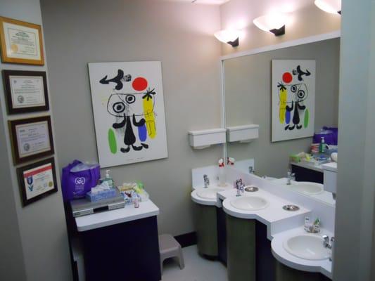 Oral hygiene room to work on preventing cavities.