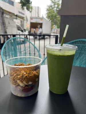 Golden Açaí and Matcha Smoothie