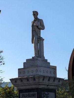 Statue at Lincoln Park