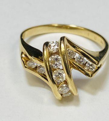 14K Yellow Gold 0.55CTW Diamond Ribbon Cocktail Ring. Size 7.25