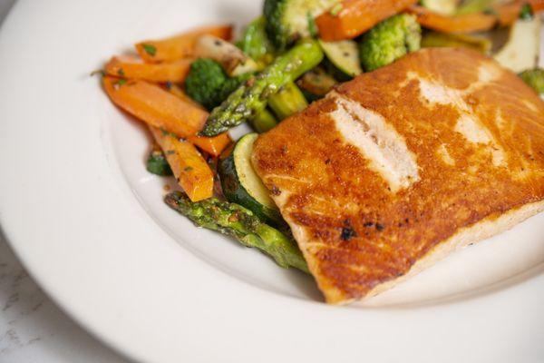 Salmon with vegetables