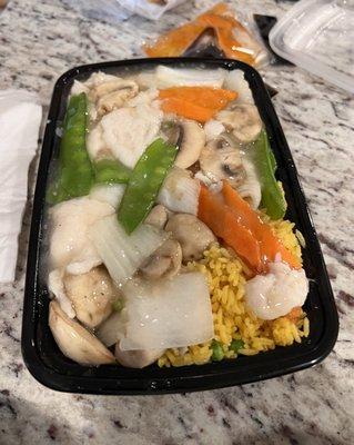 C18. Moo Goo Gai Pan Combo Platter