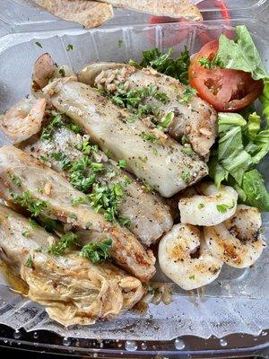 Malfoulf entree (cabbage leaves stuffed with rice, tomato, onion & herbs) + grilled shrimp