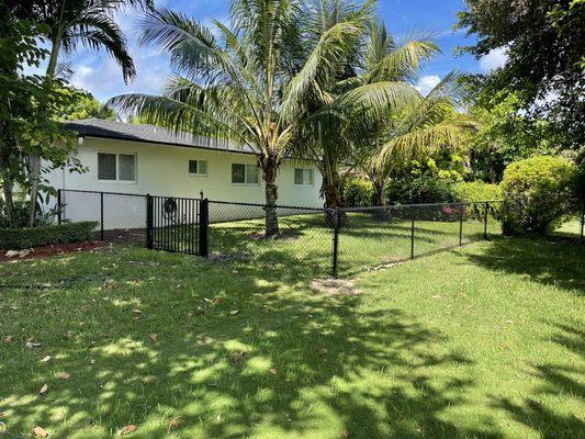 Black vinyl fencing with aluminum gate