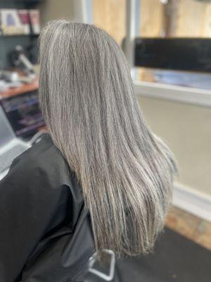 Gray hair and hair extensions yes it's definitely a thing. And I love it . 2 Rows of Invisible Bead Extensions