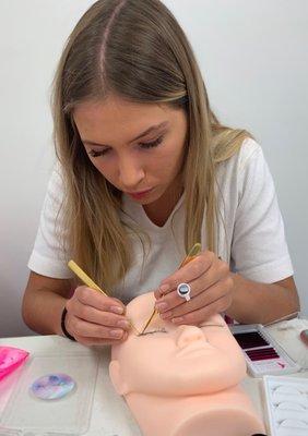 Learn 1 or 5 Eyelash Extension Techniques!