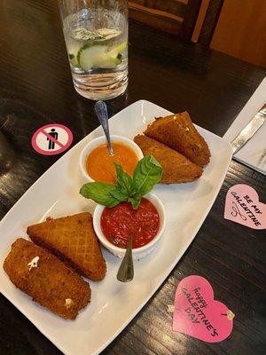 Mozzarella in Carrozza w/ (Marinara & Vodka Sauce)