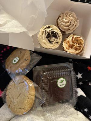 C Cookies and cream cupcake, chocolate cupcake, Caramel Crunch Cupcake, chocolate chip cookie, sugar cookie, and brownie. All vegan!