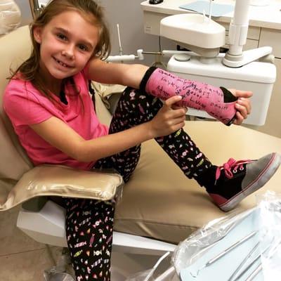 No Cavities for Madelyn....so yes we had to put it on her cast:))