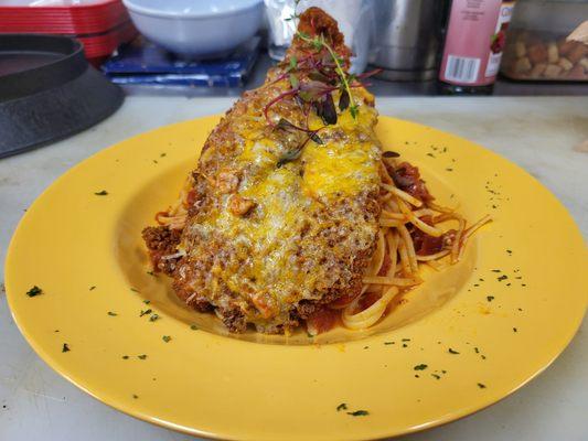 CHICKEN MILANESE
A generous portion of Linguini, Fried Chicken Breast tossed in a Pomodoro Sauce