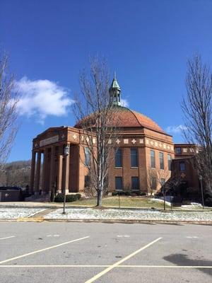 Exterior of First Baptist Church Asheville NC