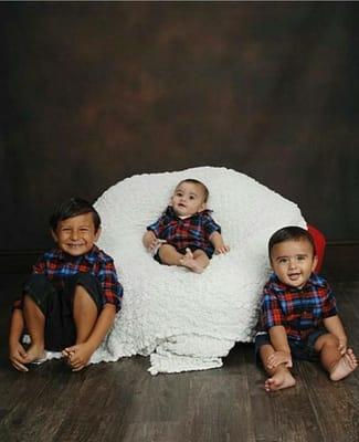 Can you believe how ghetto this set up is?! She could of at least covered the red part of the bean bag?? just embarrassing