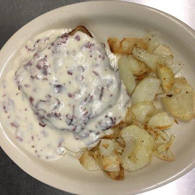 Cream Chipped Beef over Toast with Homefries