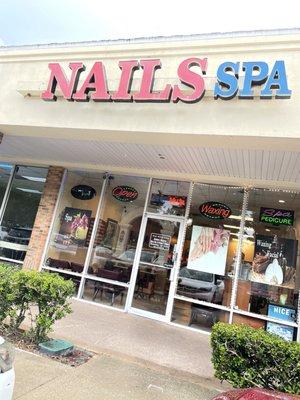 Nail salon storefront AVOID!