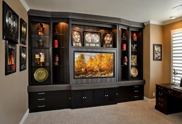 Entertainment center