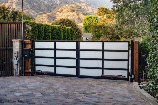 gates with Acrylic panels and motors Altadena CA.