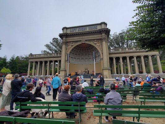 Free bandshell concert