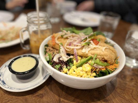 Crispy fish fillet salad bowl