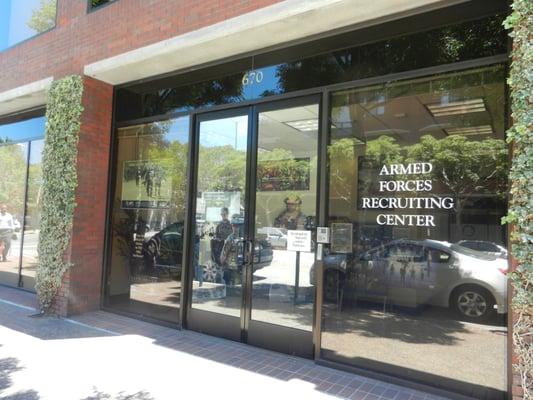 Entrance to Golden Gate Recruiting Center