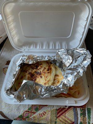 Pollo con Queso Pupusas