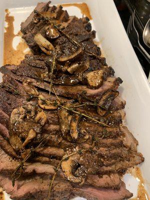 Pan seared steak wit garlic confit roast mushrooms and thyme