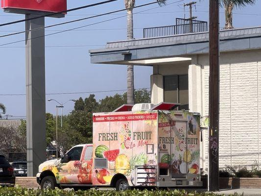 Looks like they have competition-- Fresh Fruit La More ! Think I'll try them next time around!