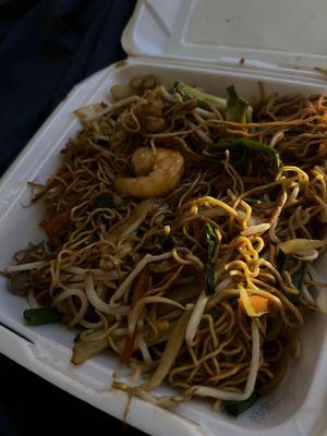 Best House lo mein in the area by far.