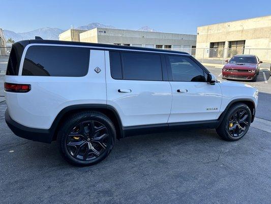 Rivian R1S