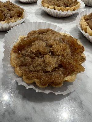 Apple Crumble mini pie