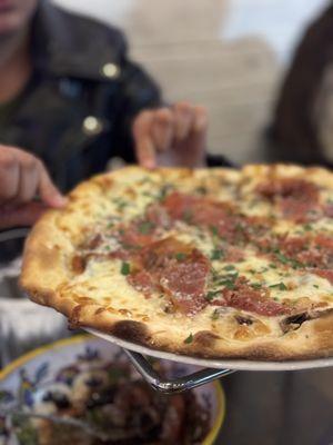 Prosciutto E Funghi Pizza