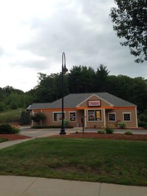 Franklin Dunkin Donuts -- 547 East Central Street / Route 140, Franklin            Storefront