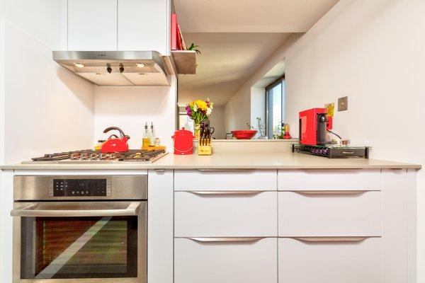 Leicht Kitchen in laminate Merino with Open Shelf Unit in lacquered Cayenne