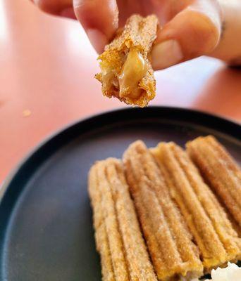 Churro con lechera y coco