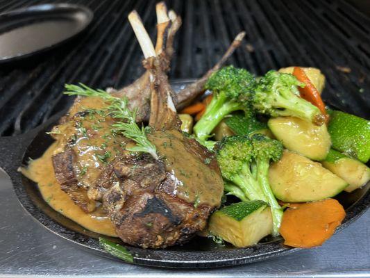 Lamb chops with mixed veggies