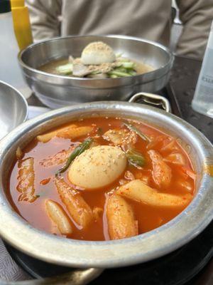 tteokbokki (spicy rice cakes)