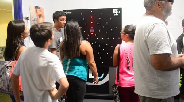 Zach explaining what the D2 Light Board can do for athletes!