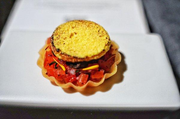 Sundae corn meringue and tomatoes in a tart