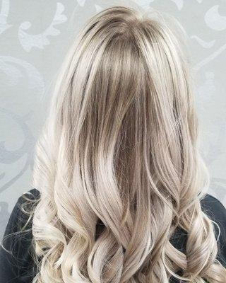 Beautiful blonde balyage!