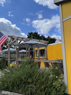 Food truck with comfortable outdoor seating