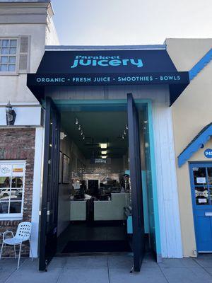 Front of Parakeet Juicery.