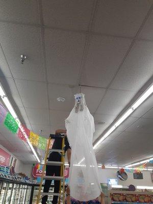 I love that picture that is why I am putting it up it looks very cute in the aisles they're setting up for Halloween and the Day of the Dead