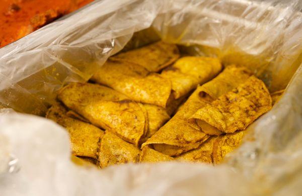 Bring the authentic taste of tacos de canasta to your event! Soft, flavorful tortillas filled with savory fillings like chicharrón, potatoes