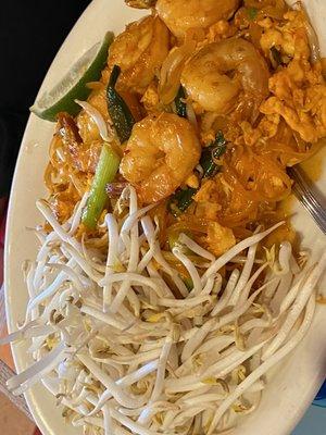 Shrimp pad thai