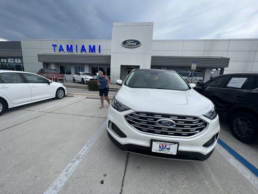 Outside - 2023 ford edge