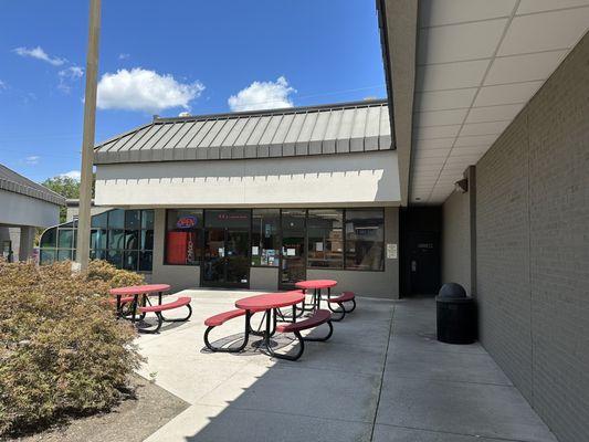 Exterior of Pigeon Forge deli