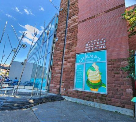 Outside view of the museum and closed snack bar