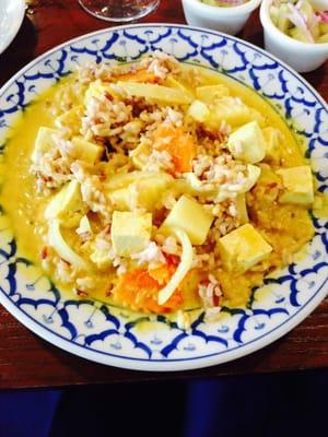 Yellow curry with tofu and brown rice