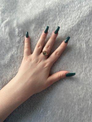 Dark green nails